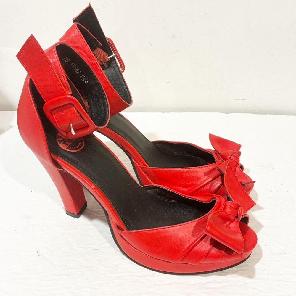 T.U.K. Red Gathered Front Peep Toe Starlet Heels Womens Size 9 - Picture 3 of 7